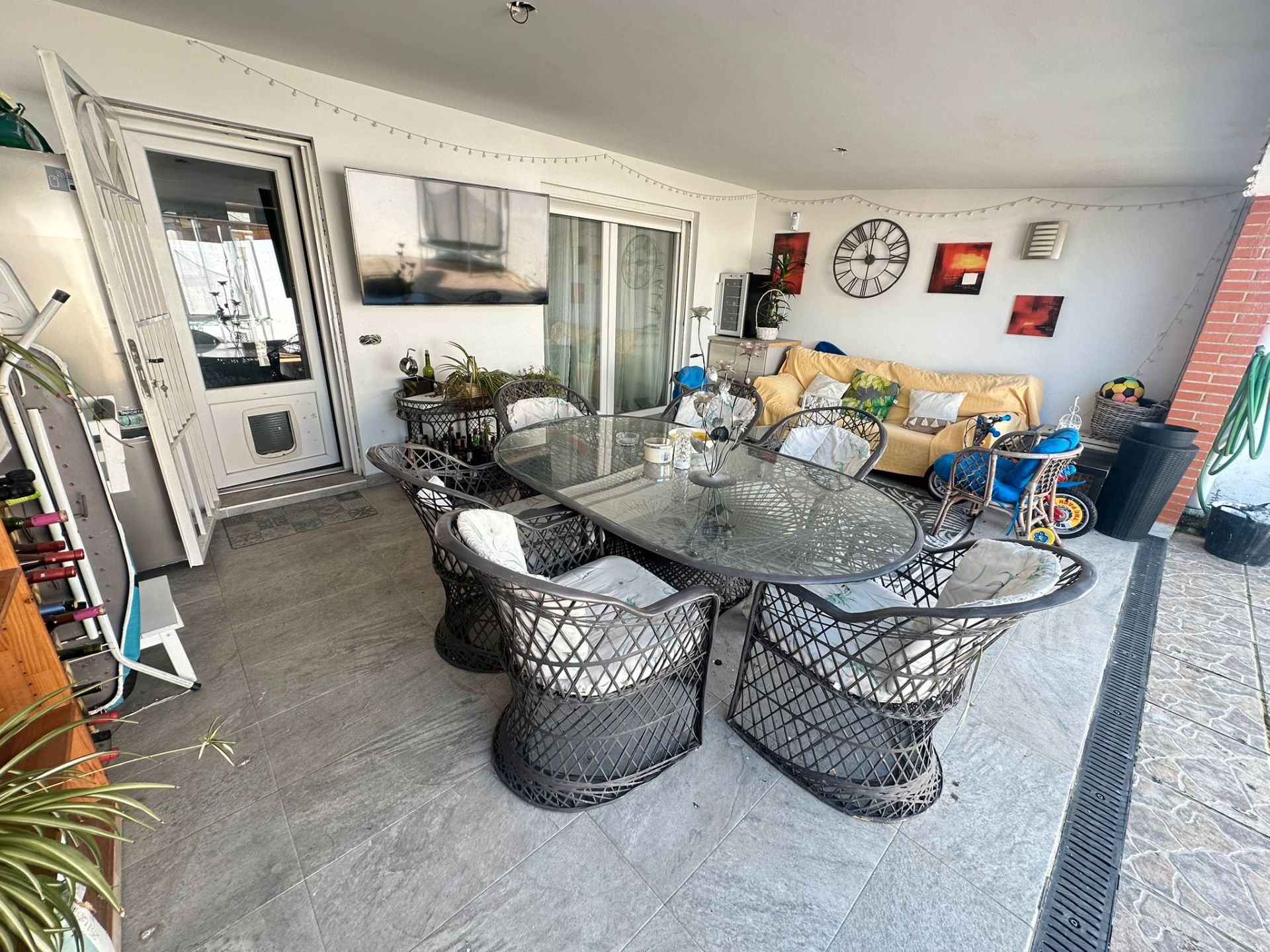 Terrasse von Einfamilien-Reihenhaus zum Verkauf in Parla mit Klimaanlage, Heizung und Privatgarten