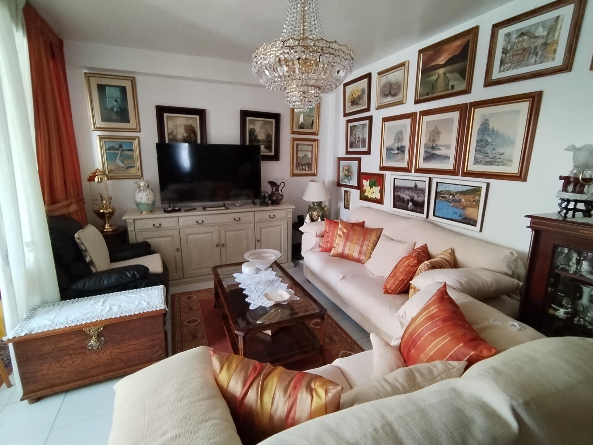 Sala d'estar de Pis en venda en Benidorm amb Aire condicionat, Calefacció i Jardí privat