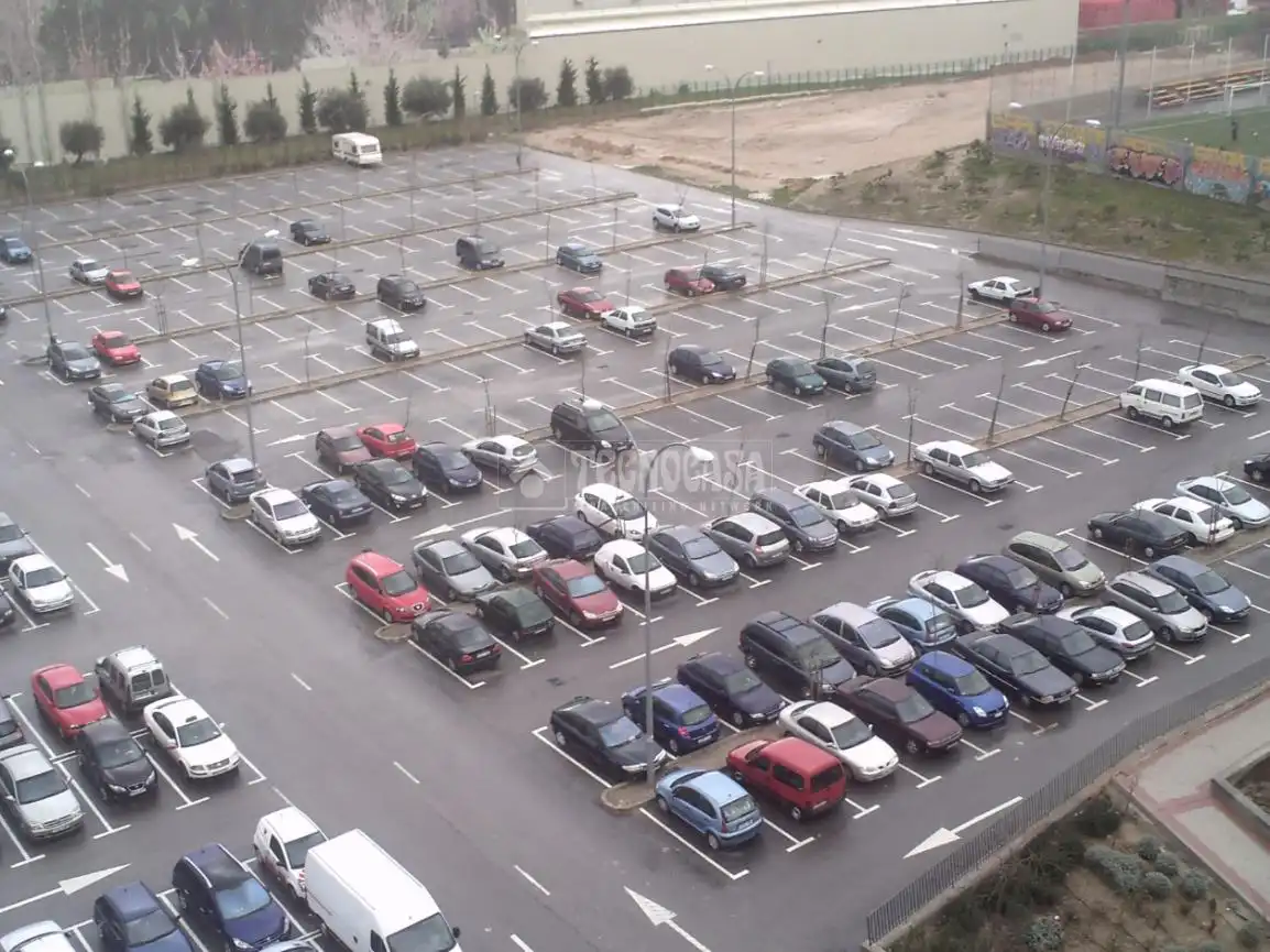 Parkplatz von Wohnung zum Verkauf in Fuenlabrada mit Heizung, Abstellraum und Schwimmbad