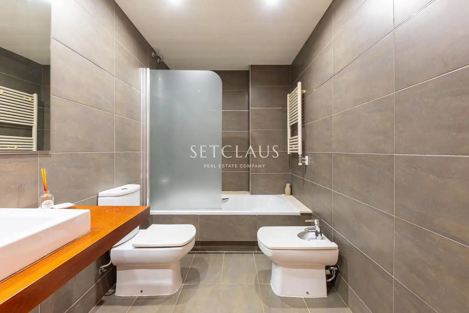 Bathroom of Flat for sale in Badalona  with Air Conditioner, Heating and Terrace