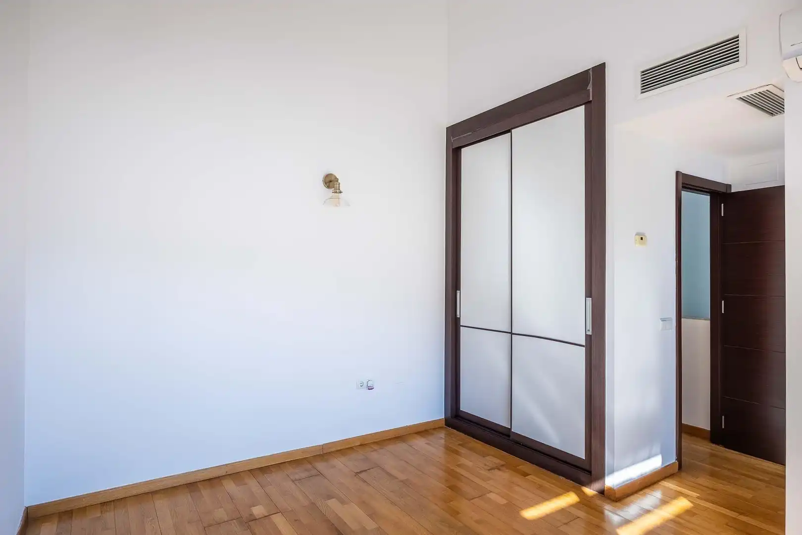 Bedroom of Detached homes for sale in Dos Hermanas  with Air Conditioner, Heating and Private garden