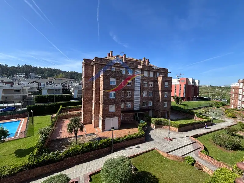 Vista exterior de Pis de lloguer en Santander amb Calefacció, Parquet i Moblat