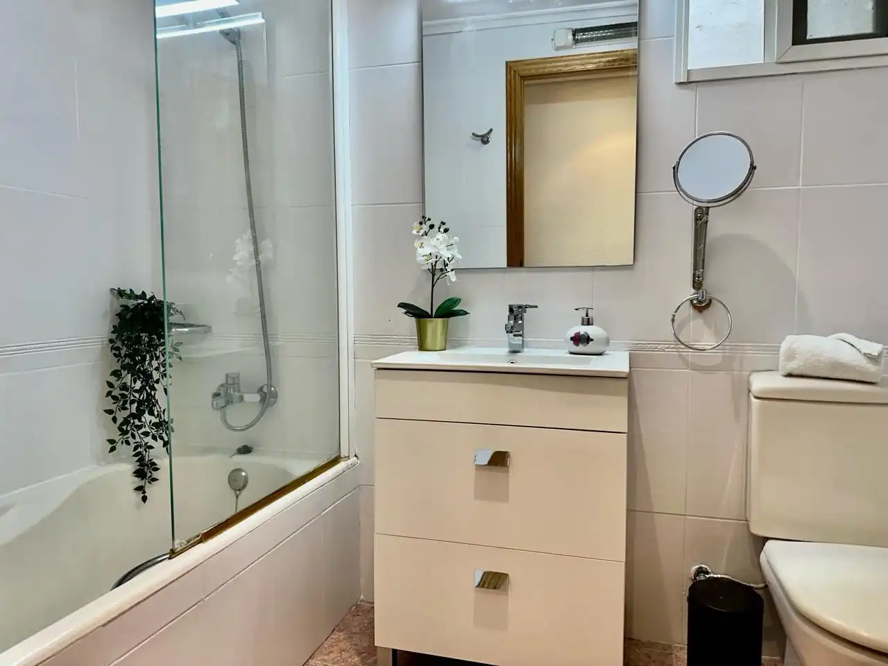 Bathroom of Flat for rent in Castellón de la Plana / Castelló de la Plana  with Heating, Furnished and Oven