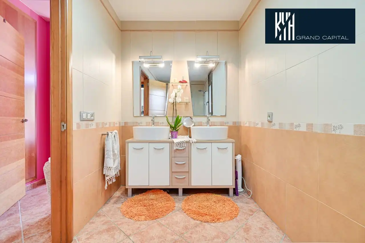 Casa con terraza en venta en Urbanització Llac del Cigne, imagen 46