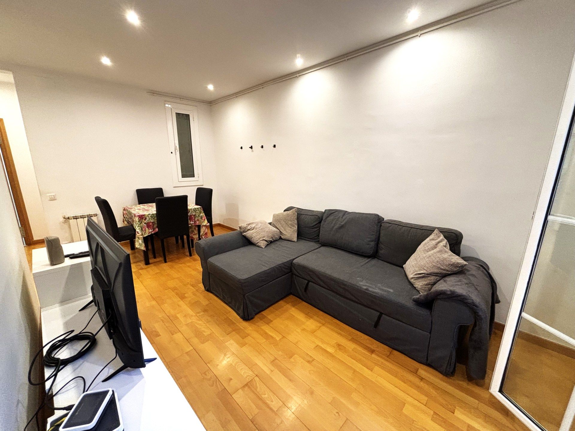 Living room of Flat for sale in  Barcelona Capital  with Air Conditioner, Furnished and Balcony