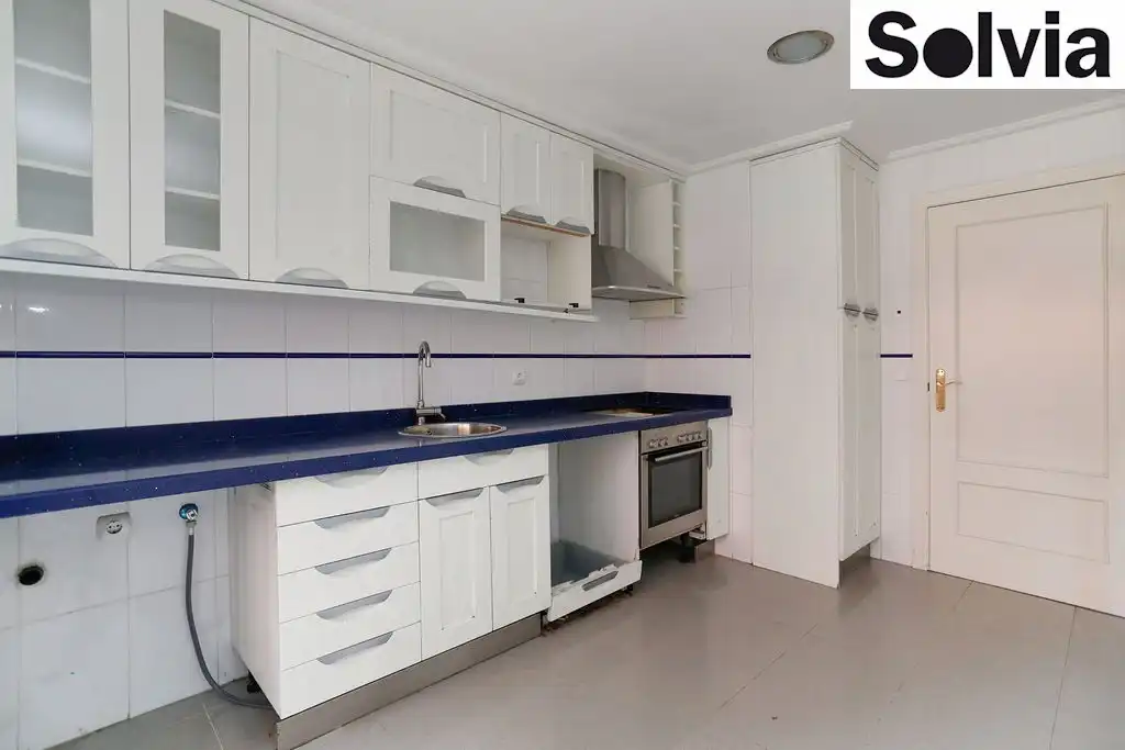 Piso con ascensor en venta en Espinosa Orive Doktorearen Kalea 9, imagen 8