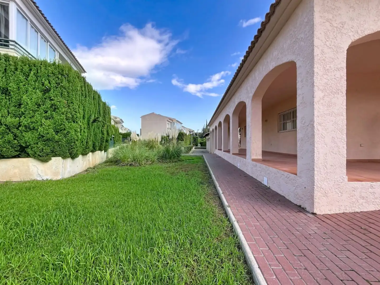Außenansicht von Wohnung zur Miete in La Nucia mit Klimaanlage, Privatgarten und Schwimmbad