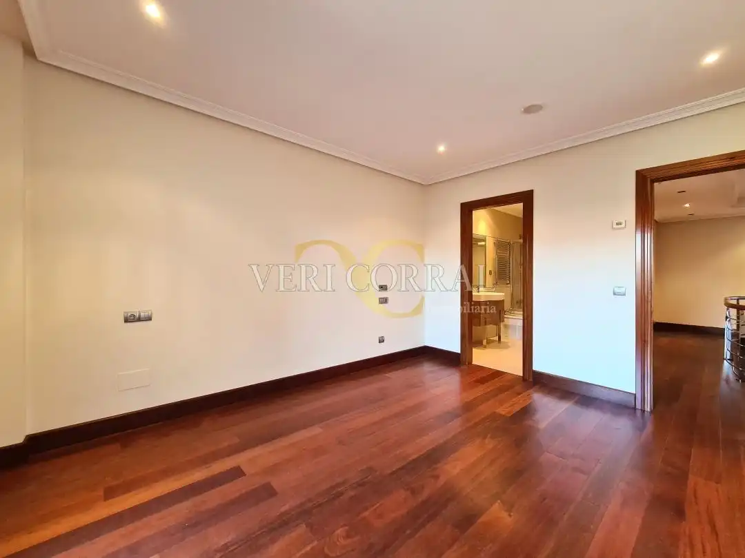 Habitación de Casa o chalet en venta en Oviedo  con Calefacción, Jardín privado y Terraza