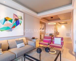 Living room of Apartment for sale in  Sevilla Capital  with Air Conditioner, Heating and Private garden