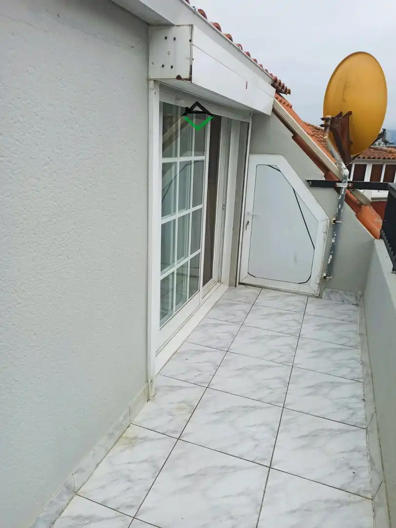 Terraza de Ático en venta en Cangas  con Calefacción, Terraza y Amueblado