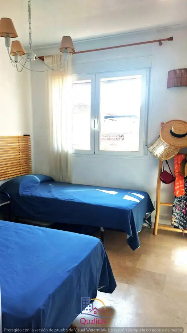 Schlafzimmer von Dachboden zur Miete in Oliva mit Klimaanlage, Heizung und Privatgarten