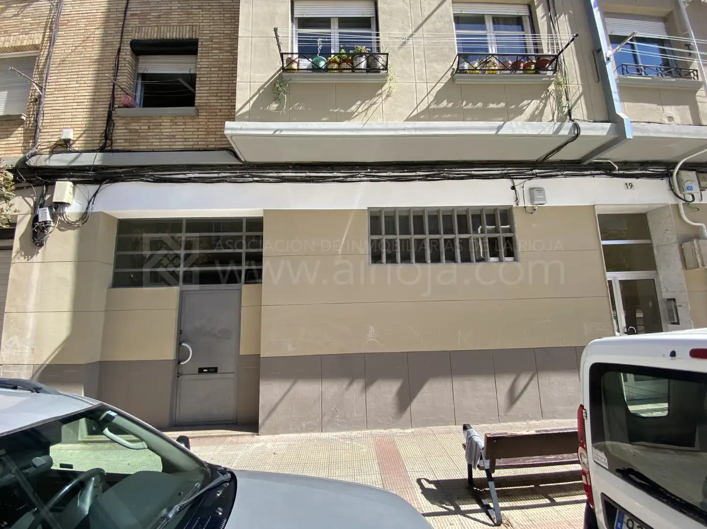 Vista exterior de Local en venta en  Logroño