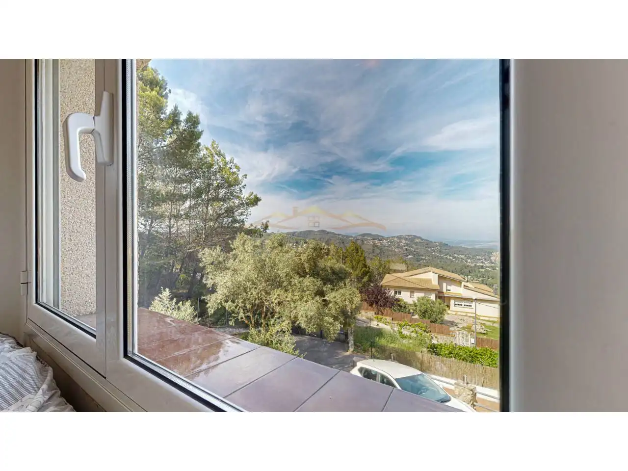 Vista exterior de Casa o xalet en venda en Corbera de Llobregat amb Aire condicionat, Jardí privat i Terrassa