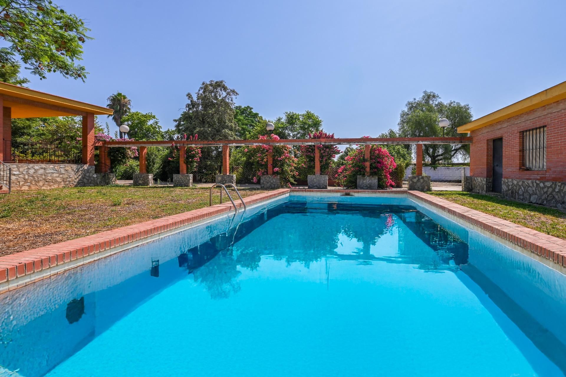 Swimming pool of House or chalet for sale in Villanueva del Ariscal  with Air Conditioner, Heating and Private garden