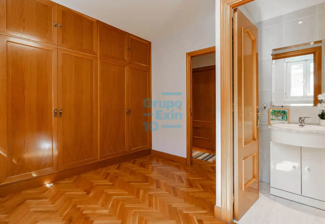 Habitación de Piso en venta en Donostia - San Sebastián  con Calefacción y Balcón