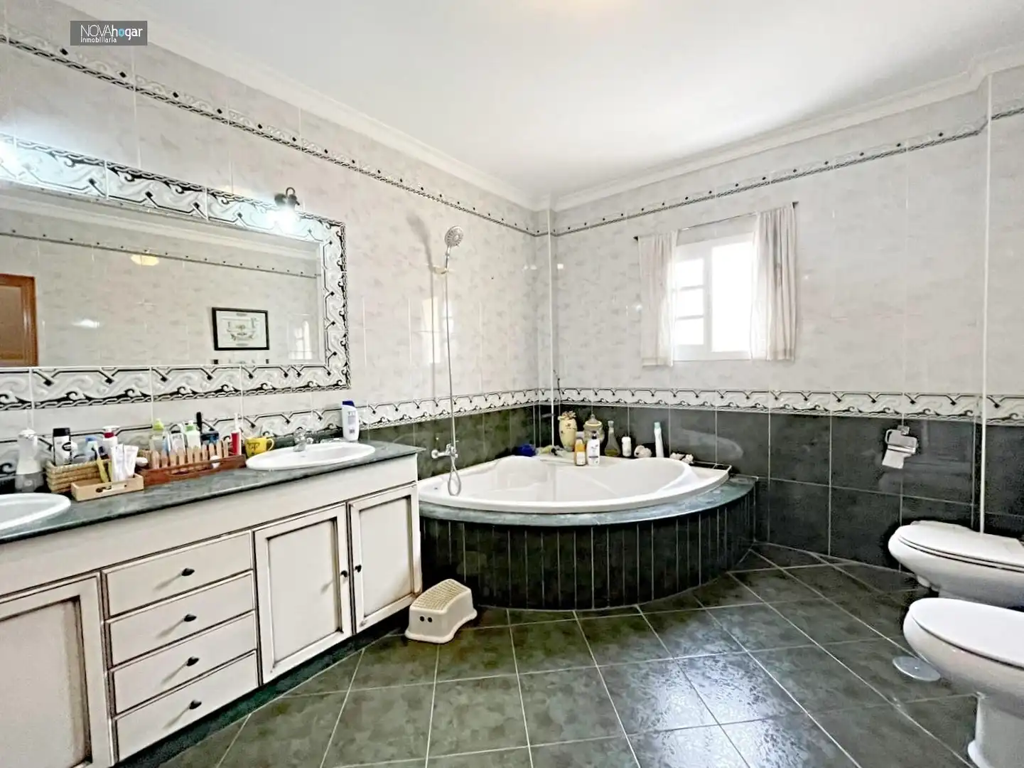 Bathroom of Houses for sale in Málaga  with Air Conditioner, Terrace and Furnished