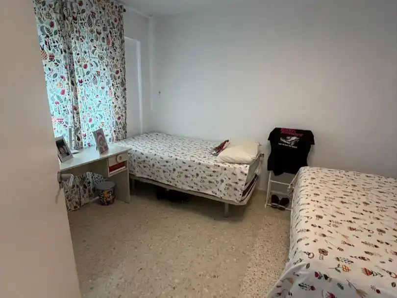 Dormitori de Casa o xalet en venda en La Línea de la Concepción amb Aire condicionat, Jardí privat i Piscina