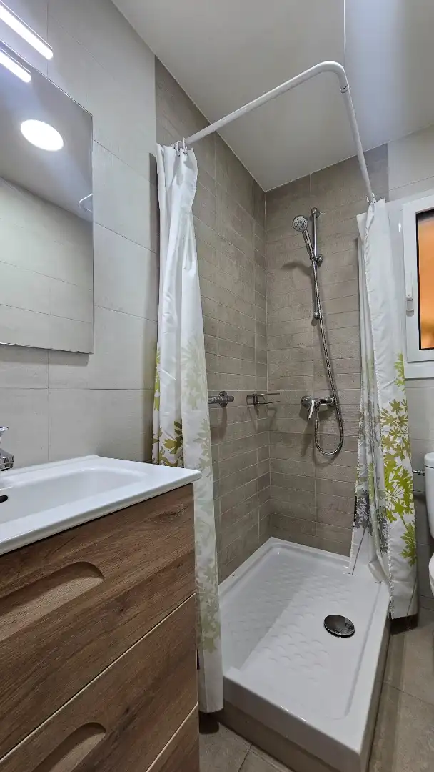 Badezimmer von Wohnung zum Verkauf in Sabadell mit Klimaanlage, Heizung und Balkon