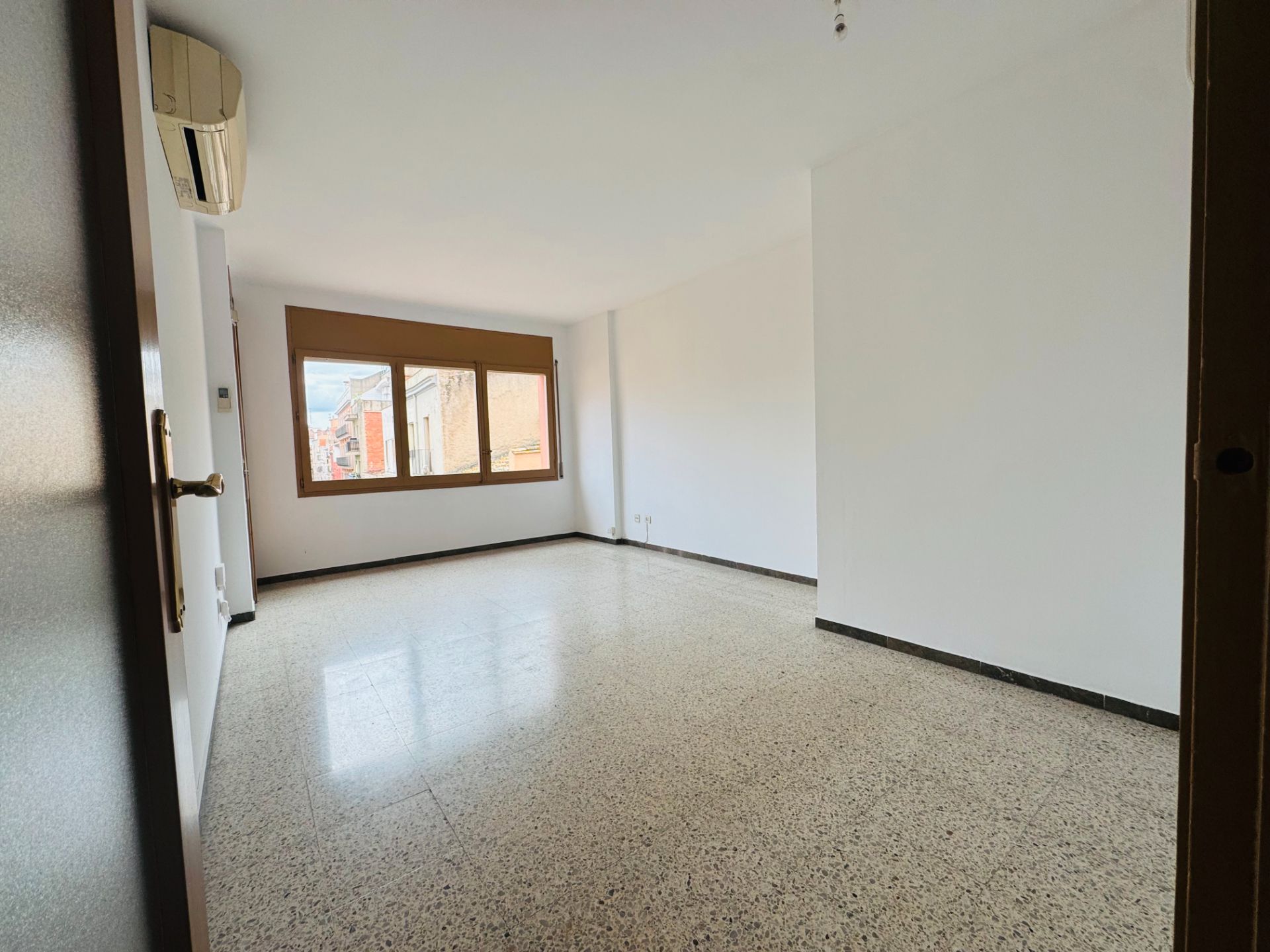 Flat for sale in Carrer Olot, Centre, Figueres