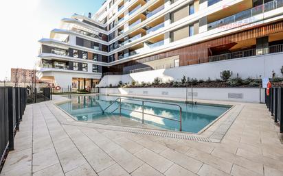 Swimming pool of Flat to rent in  Madrid Capital  with Air Conditioner, Heating and Parquet flooring