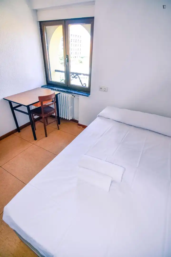 Room in Capuchinos - Glorieta - Ciudad Jardín