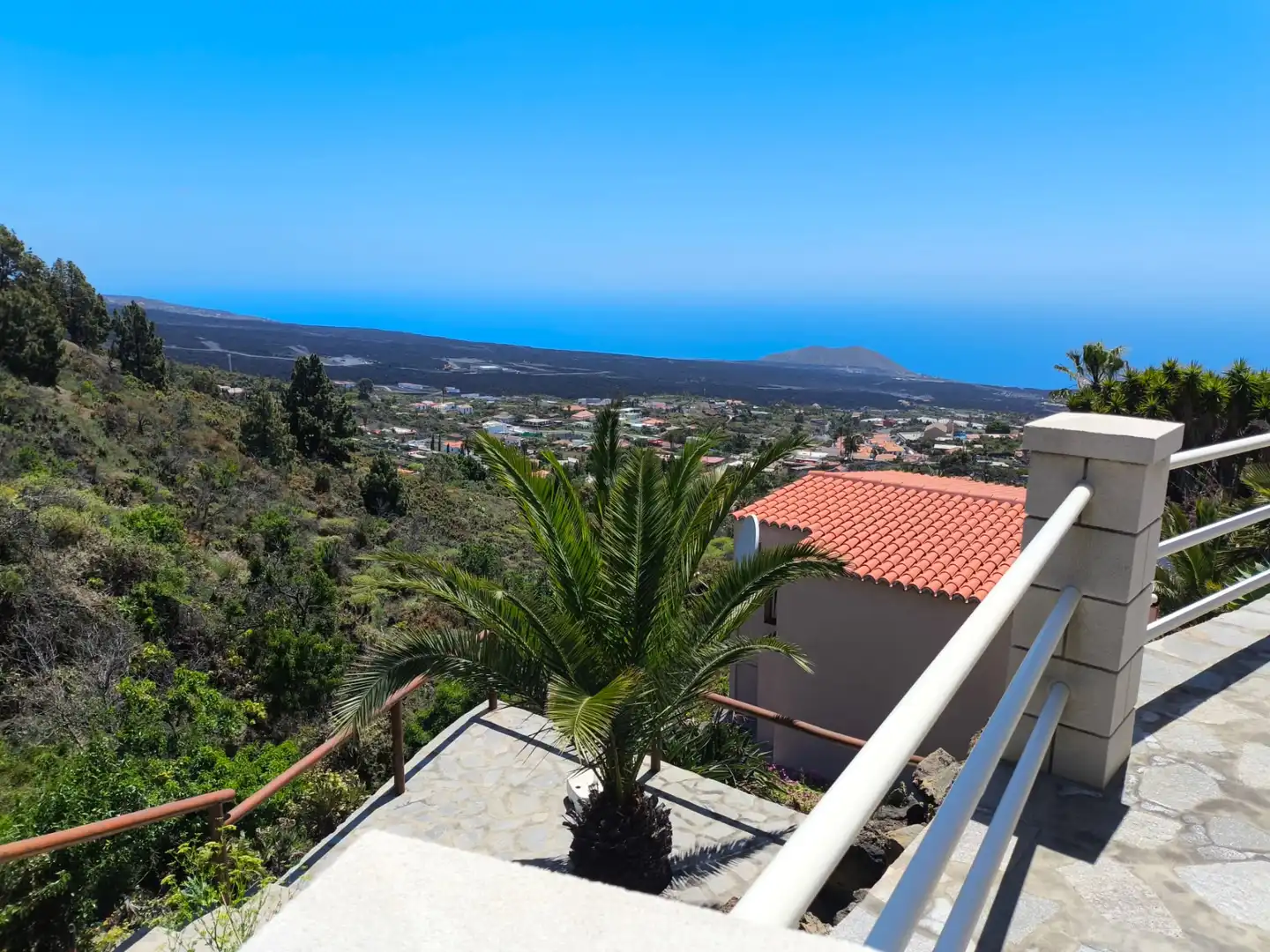 Vista exterior de Casa o xalet en venda en El Paso amb Aire condicionat, Calefacció i Jardí privat
