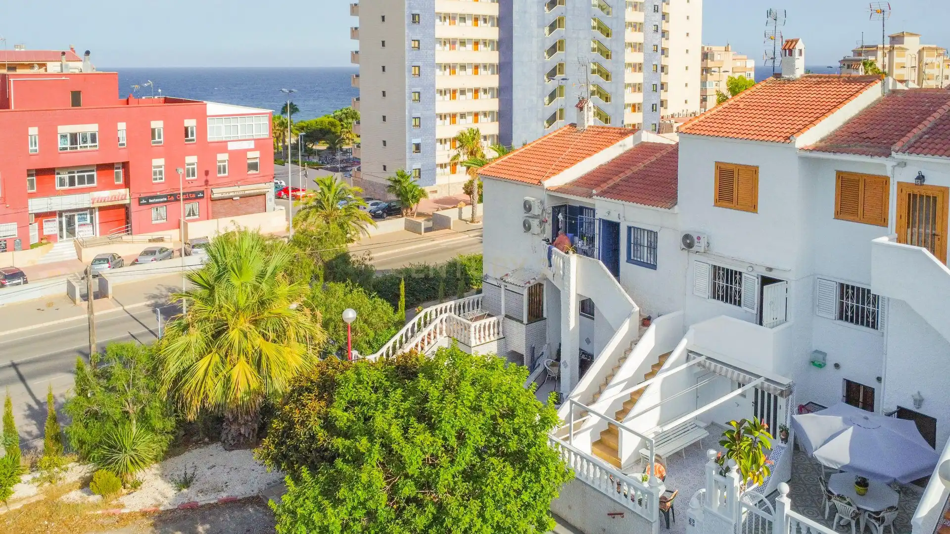 Vista exterior de Casa adosada en venta en Torrevieja con Aire acondicionado y Trastero