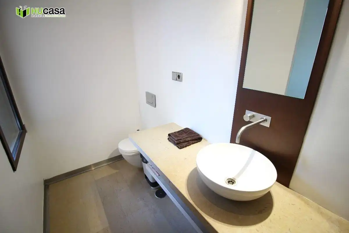 Bathroom of Flat for sale in Toledo  with Air Conditioner, Heating and Balcony