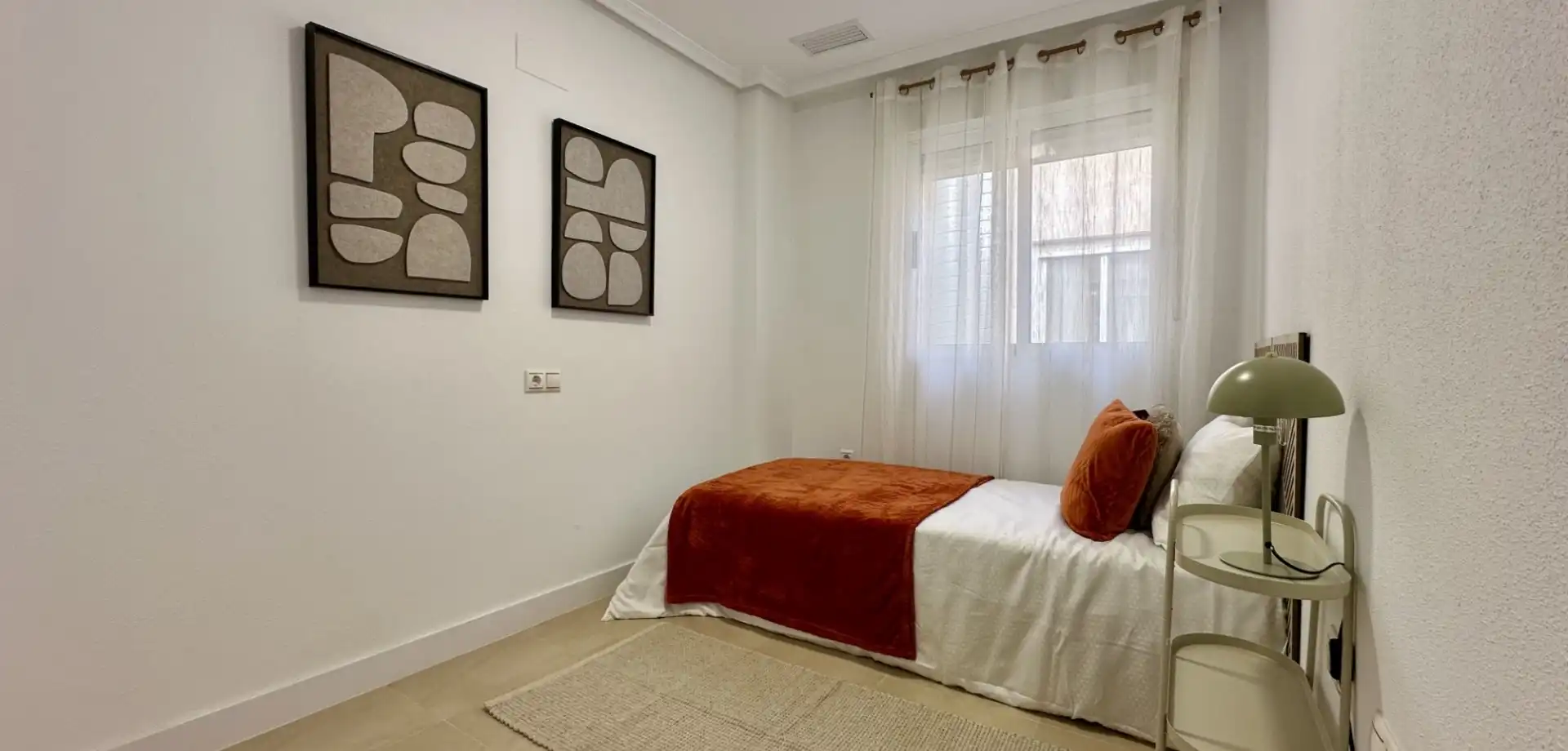 Dormitori de Apartament en venda en Torrevieja amb Aire condicionat, Terrassa i Moblat