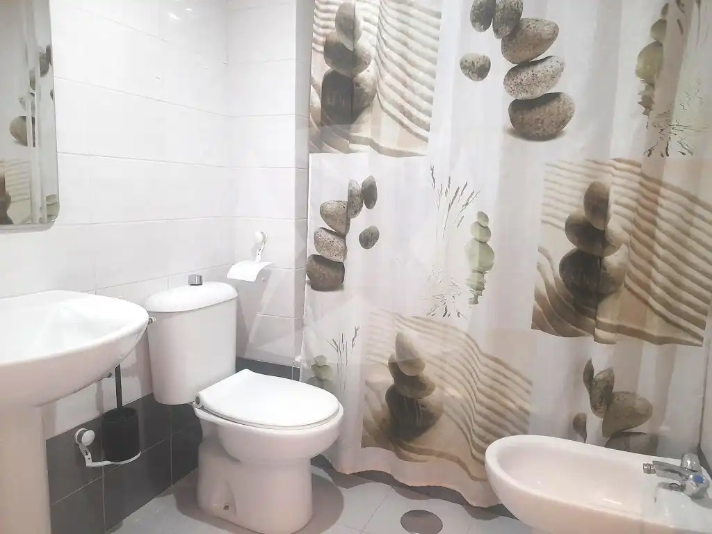 Badezimmer von Wohnung zur Miete in Pardaleras