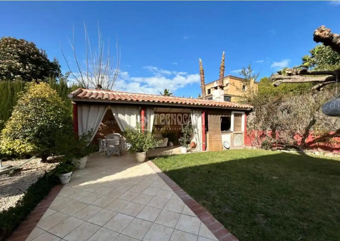 Jardín de Casa adosada en venta en Baeza con Aire acondicionado, Calefacción y Piscina