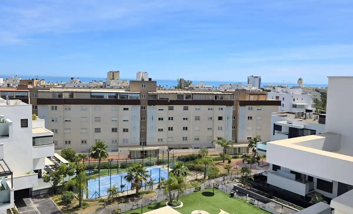 Vista exterior de Àtic en venda en Torremolinos amb Calefacció i Piscina comunitària