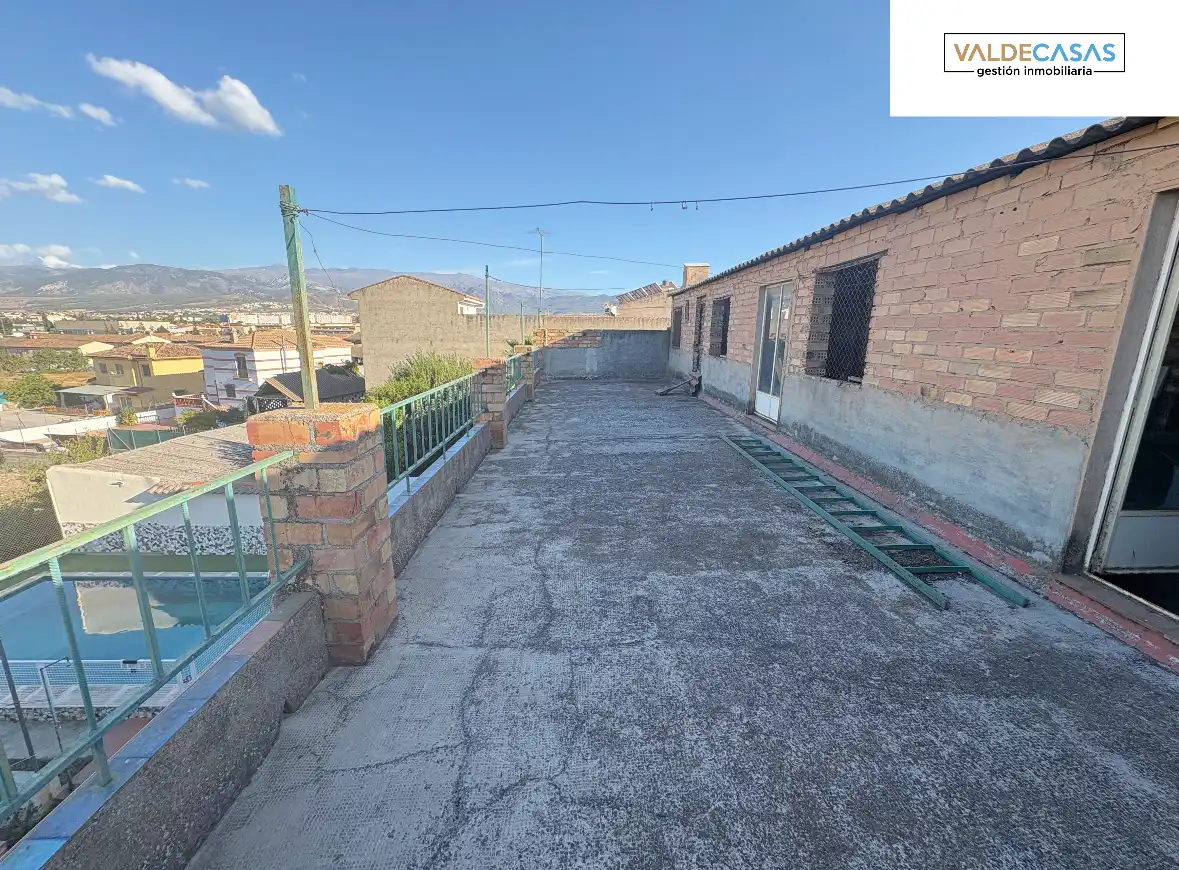 Vista exterior de Casa o xalet en venda en Alhendín amb Jardí privat, Terrassa i Piscina
