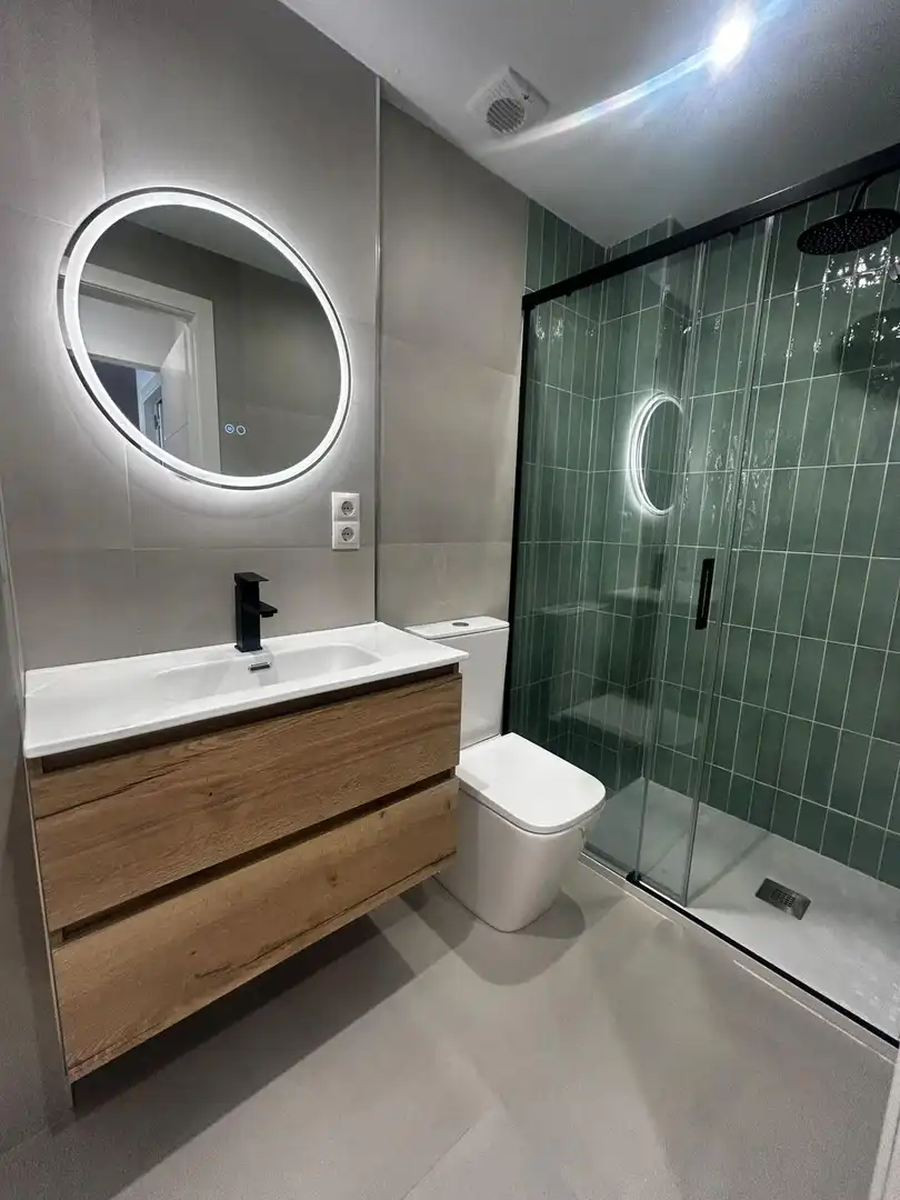 Bathroom of Flat for sale in Córdoba  with Parquet flooring