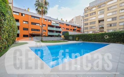 Swimming pool of Flat for sale in Terrassa  with Air Conditioner, Heating and Private garden