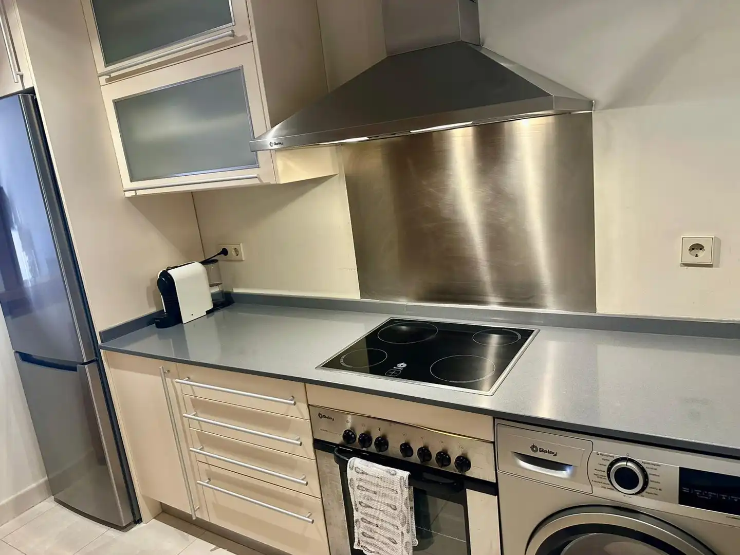 Cocina de Apartamento de alquiler en Estepona con Aire acondicionado, Terraza y Piscina