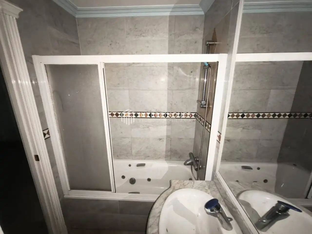 Bany de Casa o xalet en venda en Badalona amb Aire condicionat, Calefacció i Terrassa
