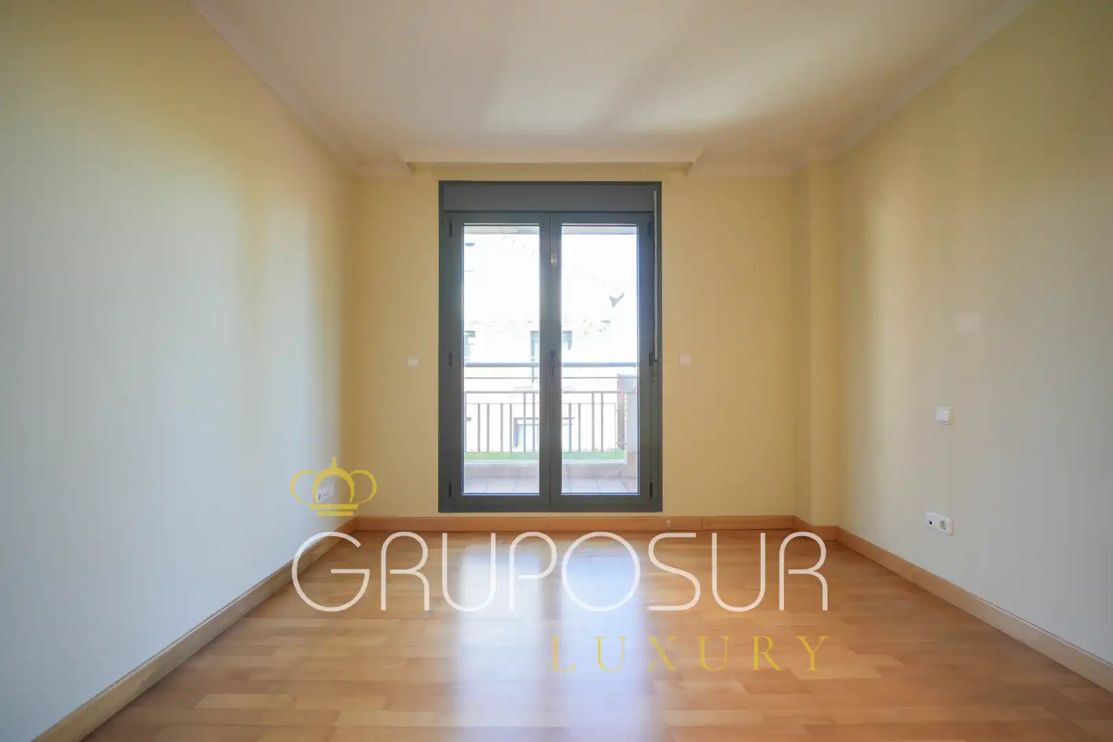 Dormitori de Casa adosada en venda en Valladolid amb Calefacció, Jardí privat i Parquet