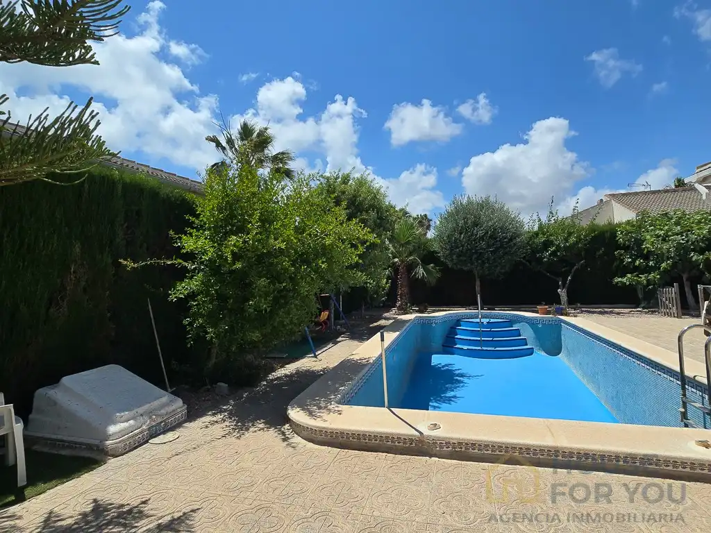 Piscina de Casa o chalet en venta en Los Alcázares