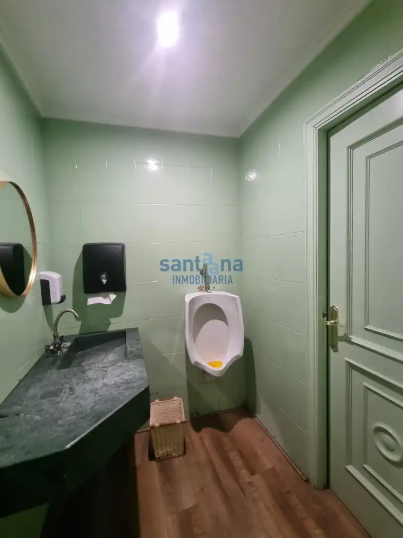 Baño de Local de alquiler en Hospital de Órbigo con Aire acondicionado y Amueblado