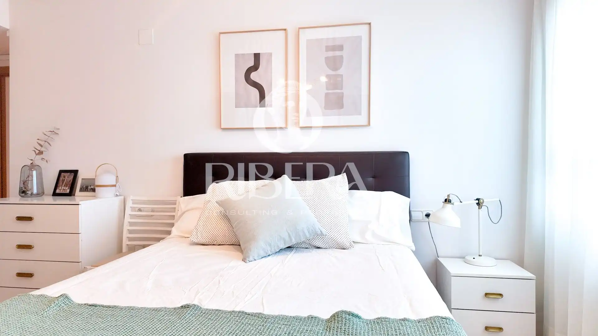Schlafzimmer von Wohnung zur Miete in Valencia mit Klimaanlage, Heizung und Terrasse