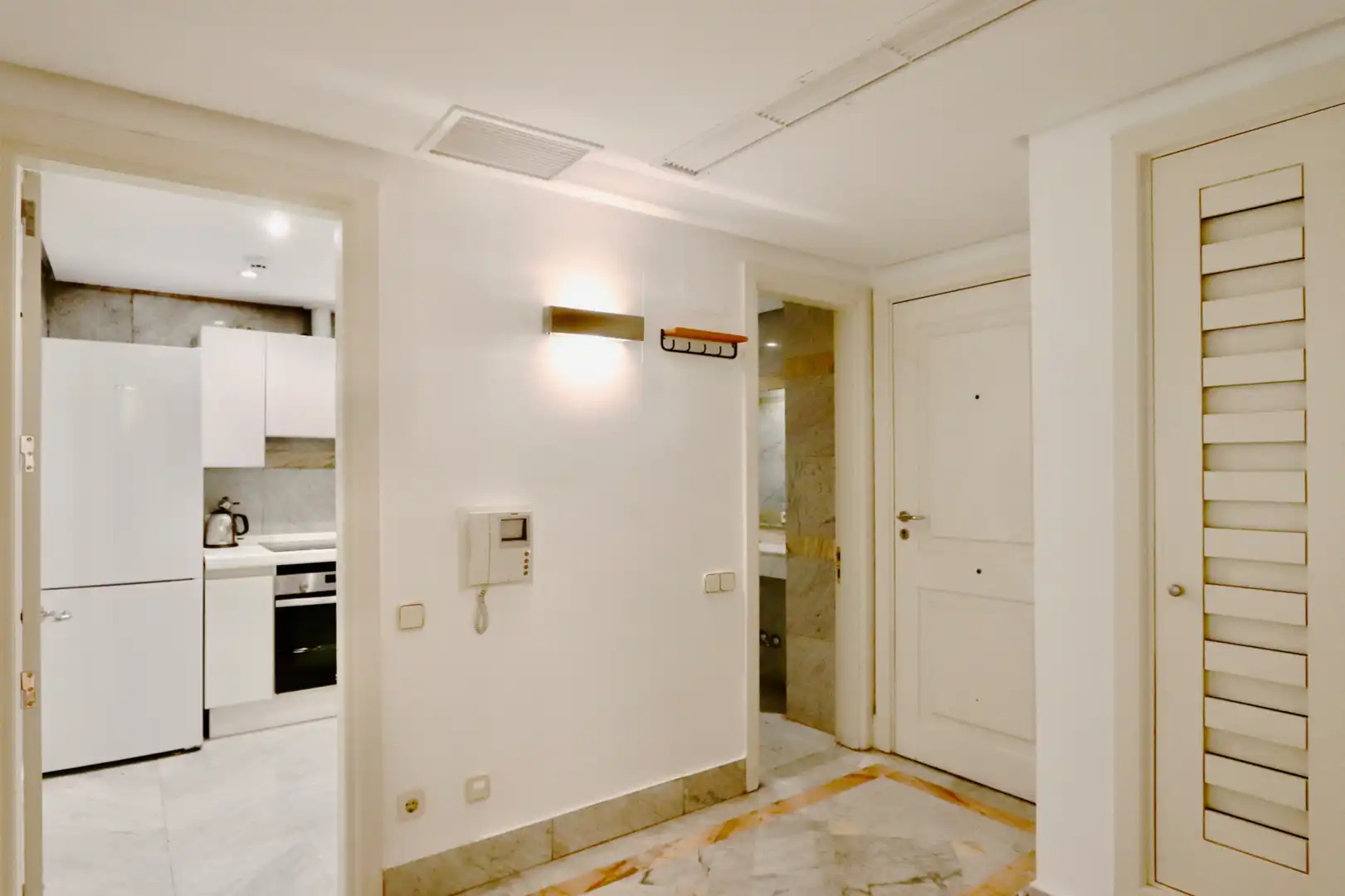 Flat for sale in Madrid  with Air Conditioner, Heating and Private garden