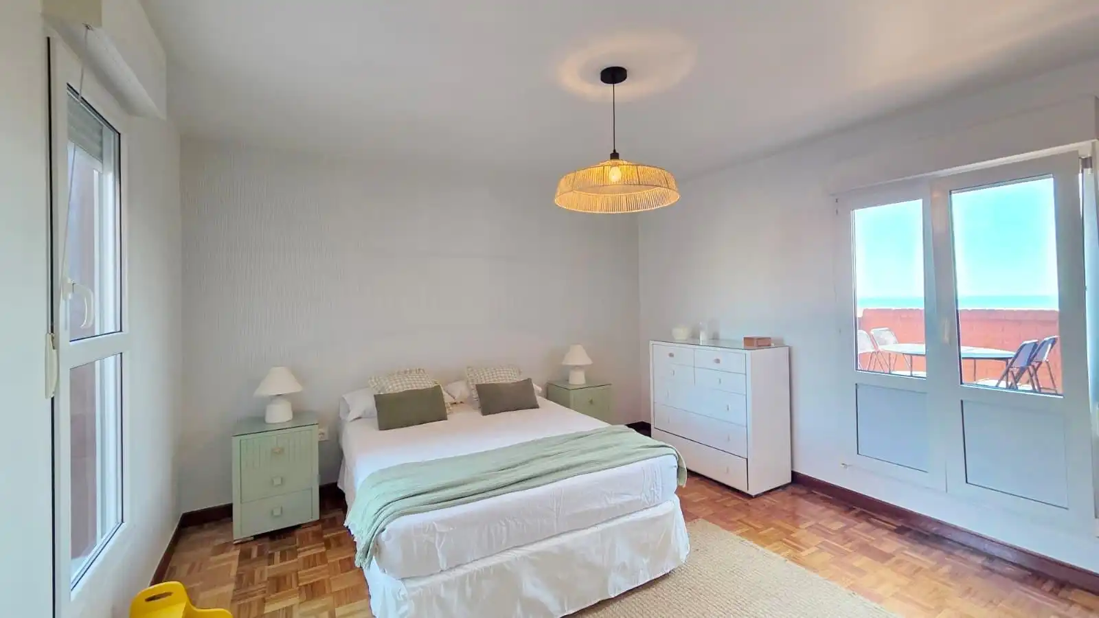 Schlafzimmer von Wohnung zur Miete in Santander mit Heizung, Parkett und Terrasse