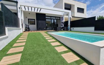 Swimming pool of Single-family semi-detached for sale in Cunit  with Air Conditioner, Heating and Private garden