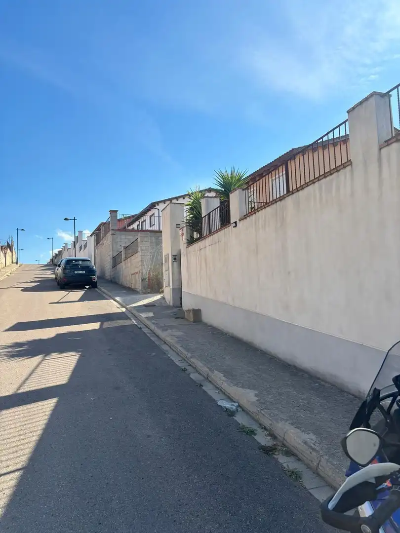 Außenansicht von Residential zum Verkauf in L'Énova