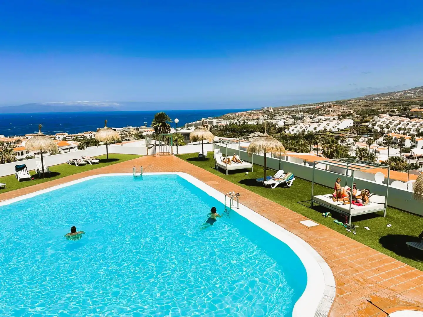 Schwimmbecken von Wohnung zum Verkauf in Adeje mit Klimaanlage, Terrasse und Möbliert