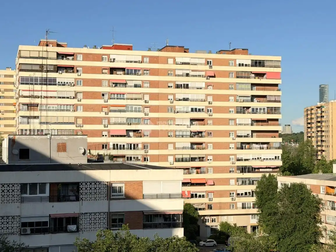 Vista exterior de Piso en venta en Madrid