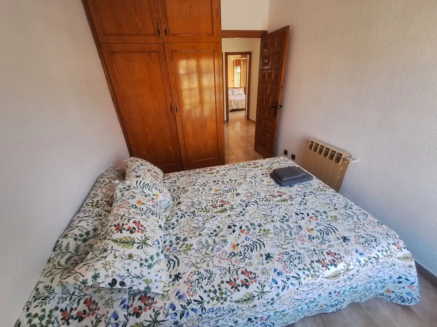 Habitación de Casa adosada en venta en Sant Esteve Sesrovires con Aire acondicionado, Calefacción y Jardín privado