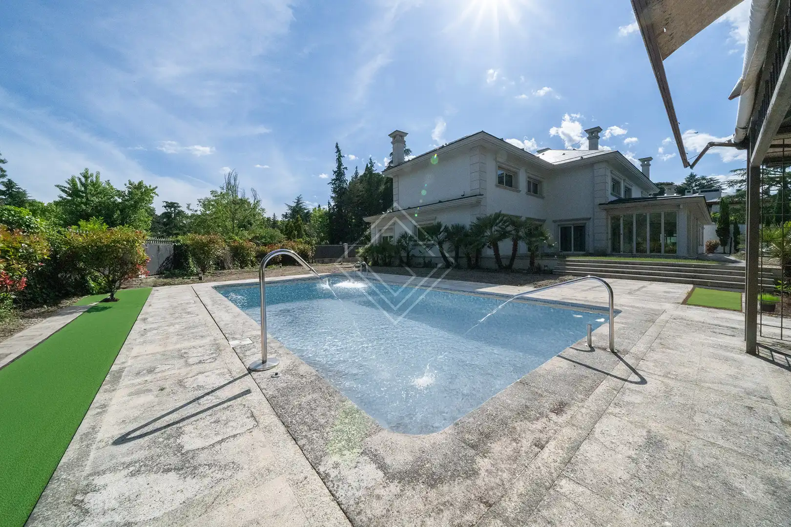 Piscina de Casa o chalet en venta en Madrid con Aire acondicionado, Calefacción y Jardín privado