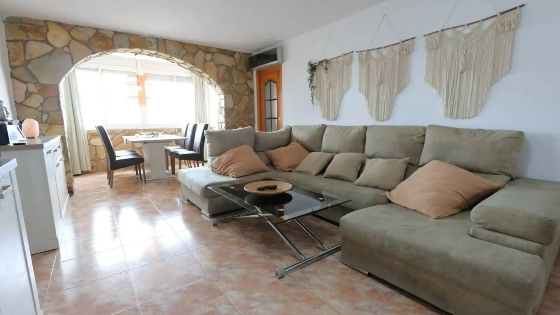 Living room of Flat for sale in L'Hospitalet de Llobregat  with Air Conditioner, Heating and Balcony